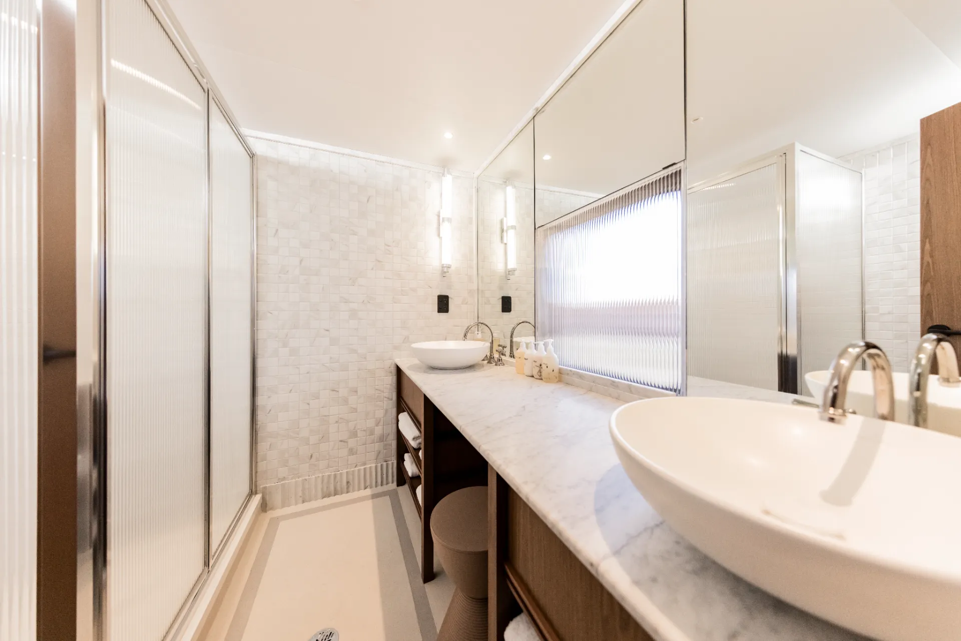 bathroom-australis-suite-the-ghan