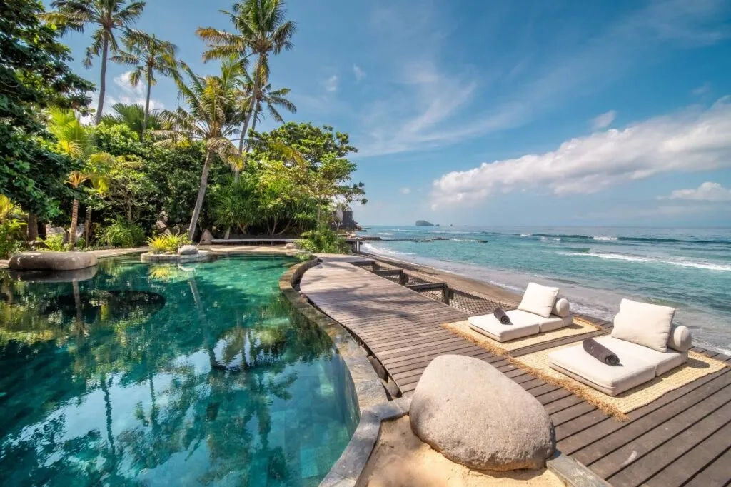 seed-bali-ocean-deck-pool-daytime-candidasa